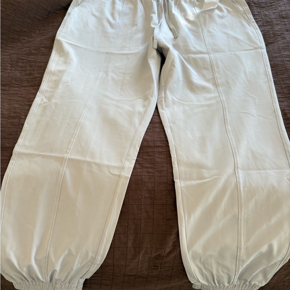 Mono B Soft Gray joggers